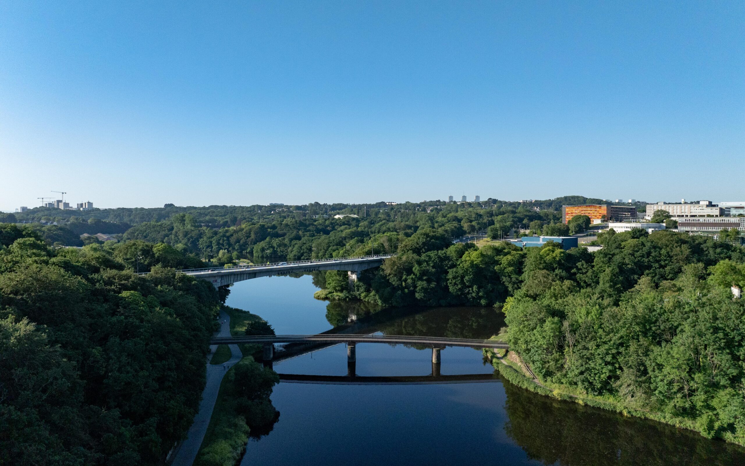 photo aérienne du pont de Villeneuve à Brest